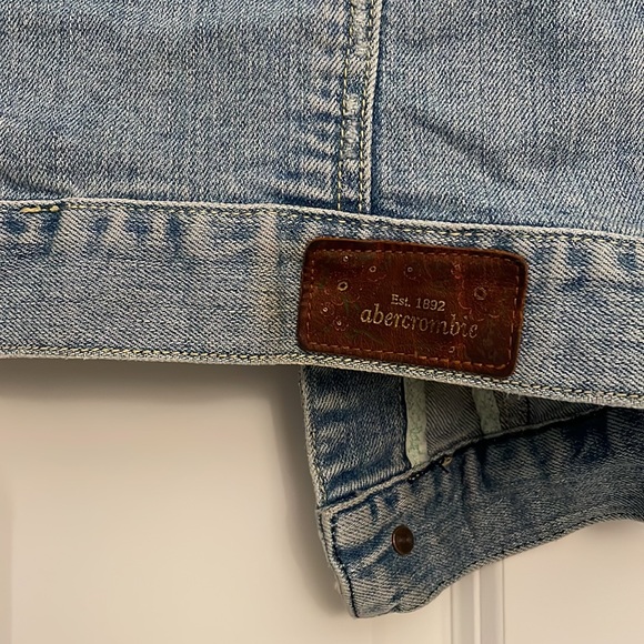 abercrombie kids light wash denim jacket - Picture 6 of 7